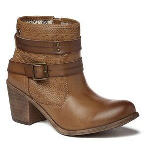 NWT ROXY women’s tan boots with heel (size 8)